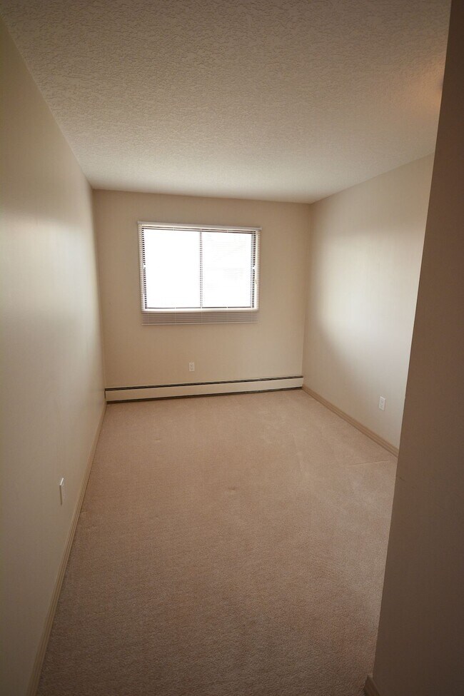 Photo du bâtiment - 0 Bed 0 Bath Unit in Calgary, AB