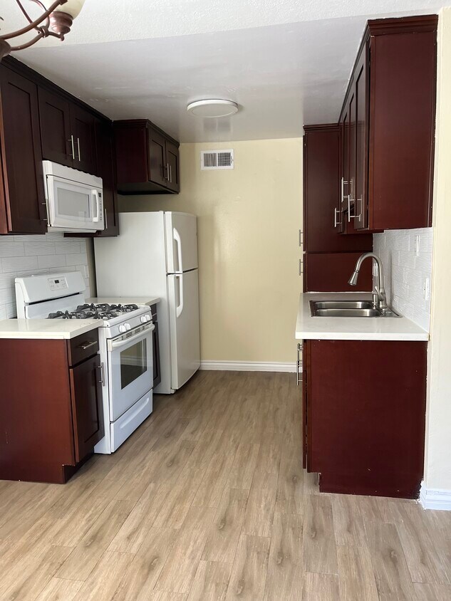 Foto principal - 10901 Laurel Canyon Blvd