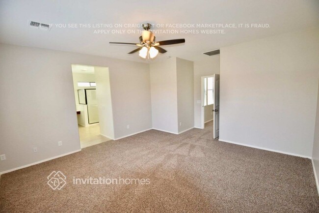 Building Photo - 3523 S Swan Dr