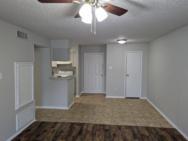 Foto del edificio - 13151 Walden Rd