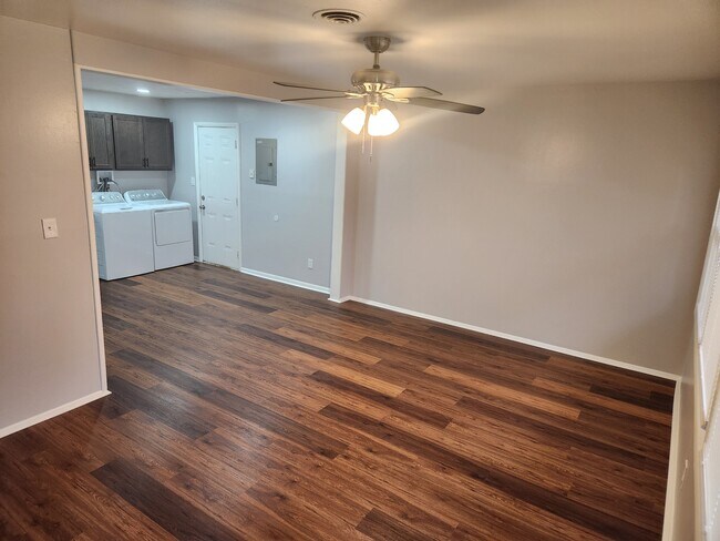 Foto del edificio - 4235 Wolf Rd