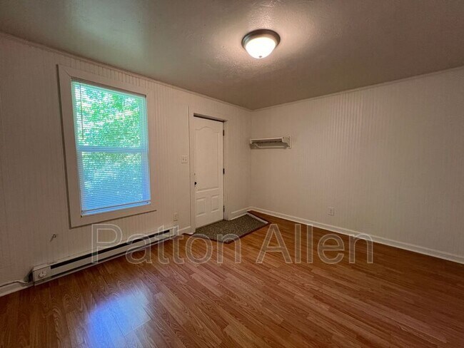 Foto del edificio - 239 Cedar Hill Rd