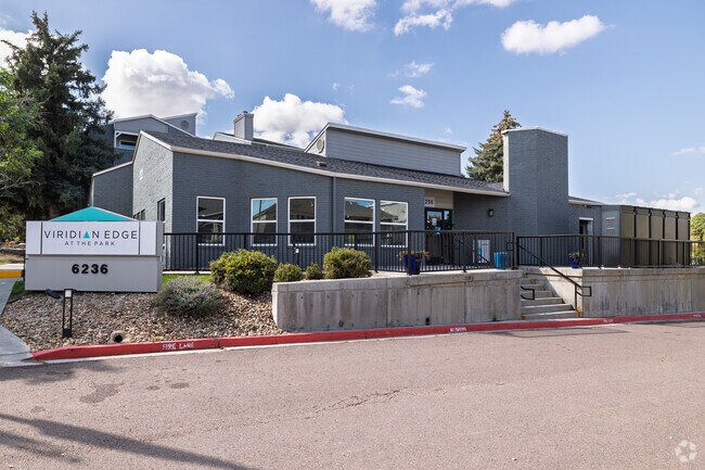 Oficina de arrendamiento - Viridian Edge at the Park