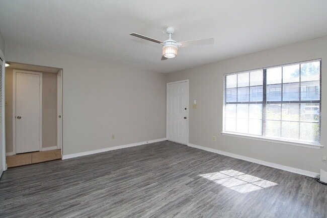 Building Photo - Ground-Floor 2BR Apartment in Prime North ...