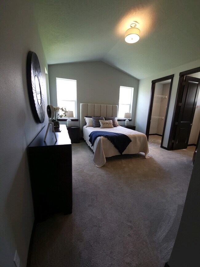 Building Photo - 7028 N Hourglass Dr