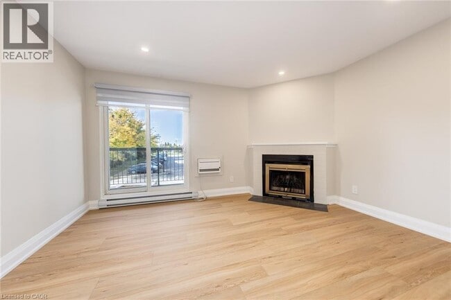 Photo du bâtiment - 1450 Glen Abbey Gate