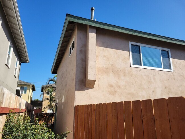 Building Photo - 2 br in Imperial beach