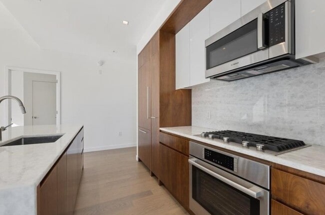 Foto del edificio - 75 Park Ln S