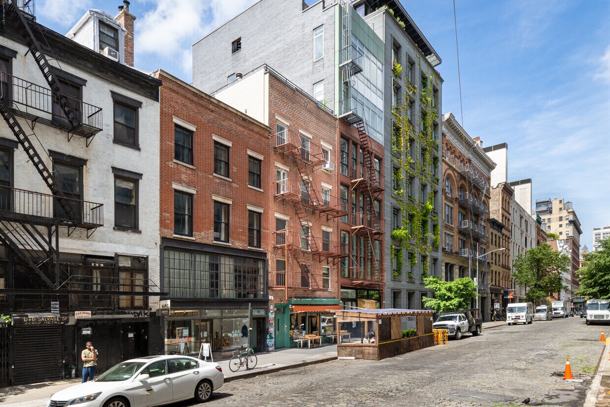 Primary Photo - 47 Bond St