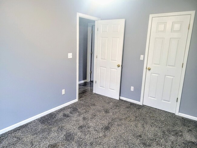 Building Photo - Fenced in home