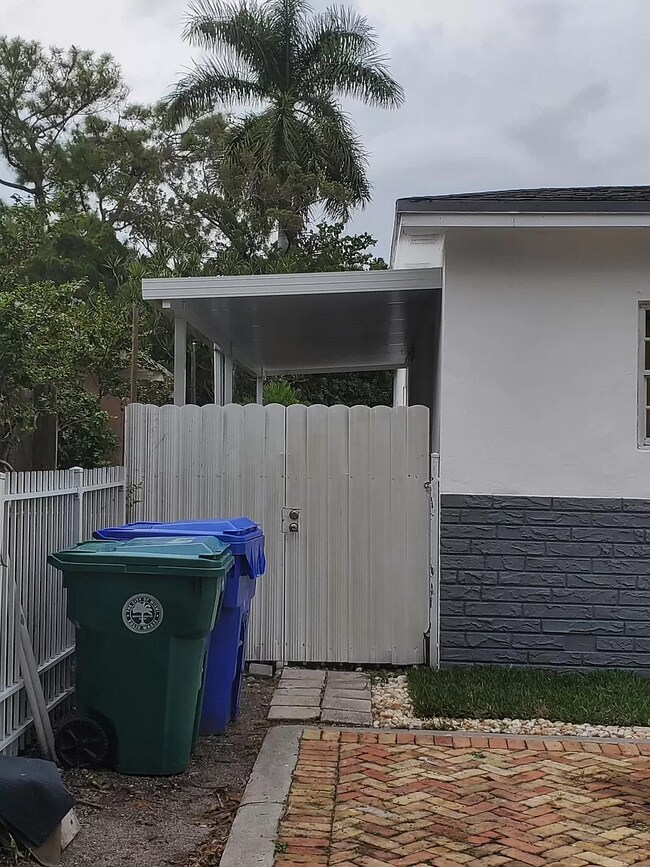 Building Photo - 630 Tamiami Canal Rd