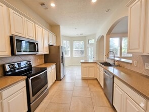 Building Photo - 98 W Knightsbridge Dr