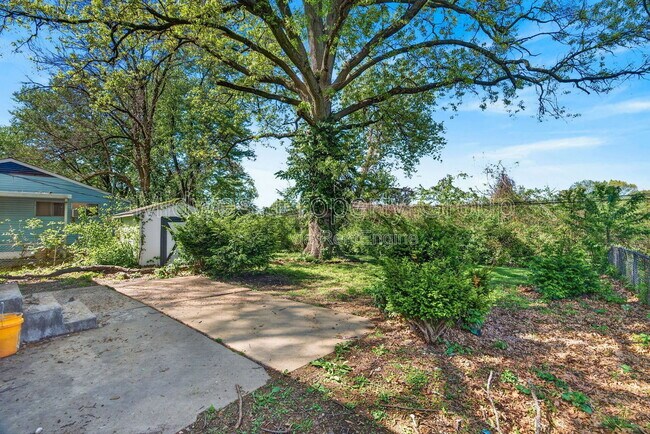 Foto del edificio - 257 Glen Garry Rd