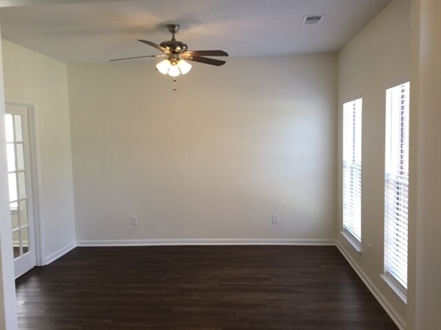 Foto del edificio - 1425 Gemstone Blvd