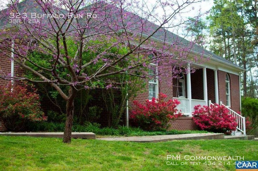 Primary Photo - 3 Bed / 2 Bath Single Family (Available 6/1)