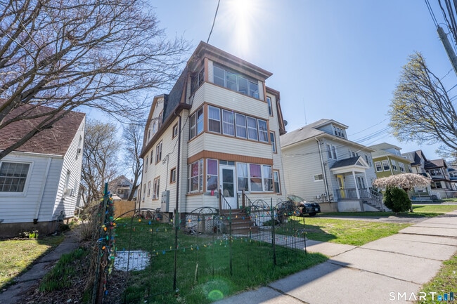 Building Photo - 47-49-49 Roxbury St