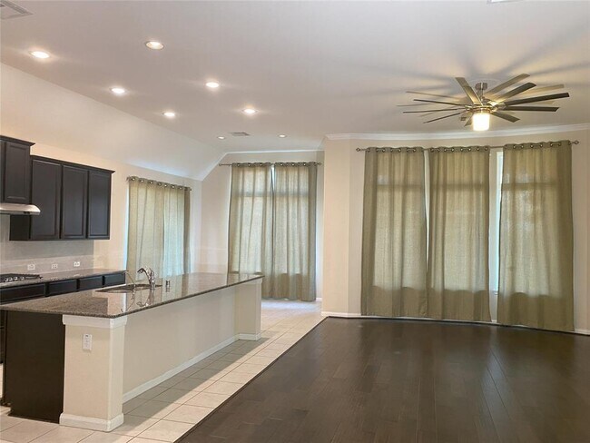 Foto del edificio - 4619 Tamara Heights Ln