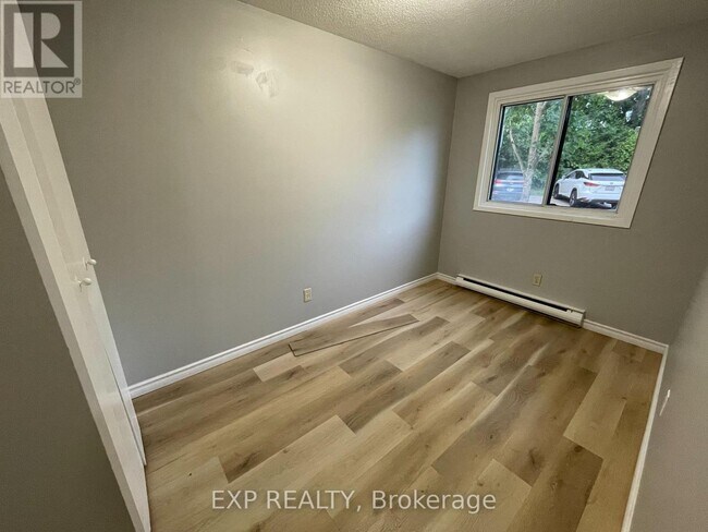 Photo du bâtiment - 1200-1200 Courtland Ave E