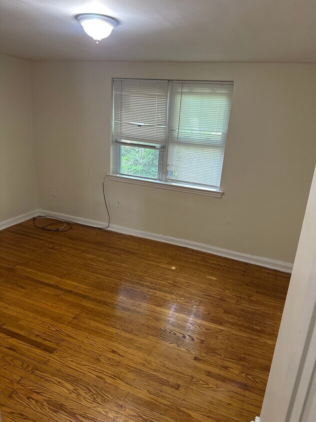 Bedroom - 5324 N Marvine St