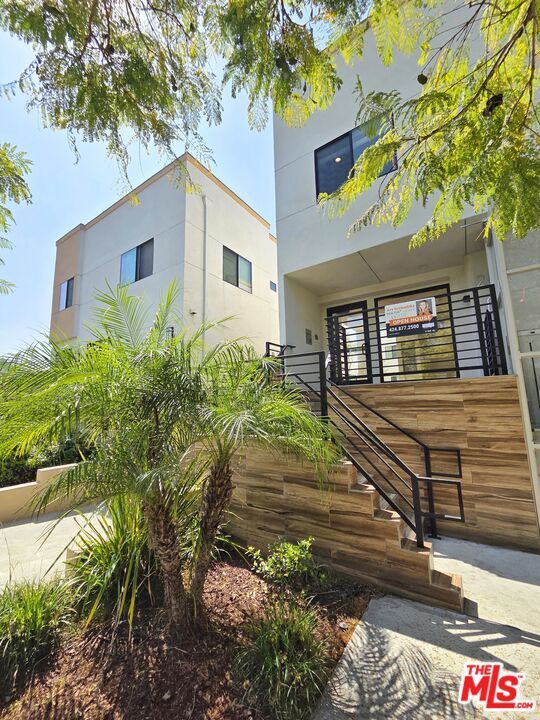 Foto del edificio - 2651 S Hobart Blvd
