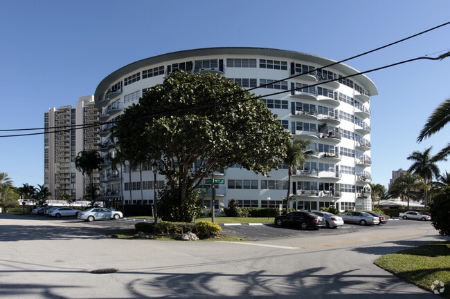 Building Photo - Le Cercle Condominiums