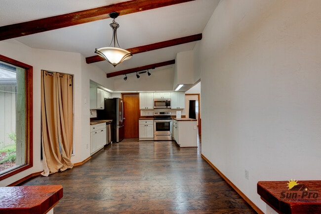 Building Photo - 2025 Willow Oak Dr