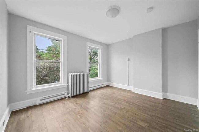 Building Photo - 30 Conklin St