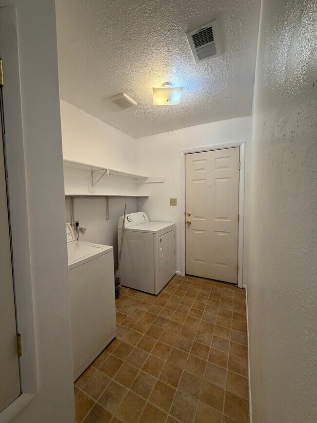 Foto del edificio - 5020 San Luis Pl NW