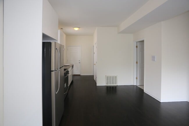 Building Photo - 2438 N Ashland Ave