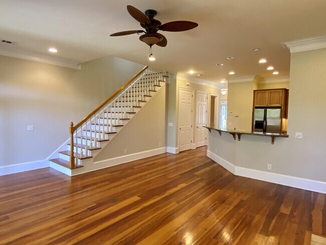 Foto del edificio - 303 W Taylor St