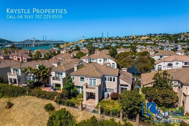 Building Photo - Luxurious Living in Gated Villa Del Mar Co...