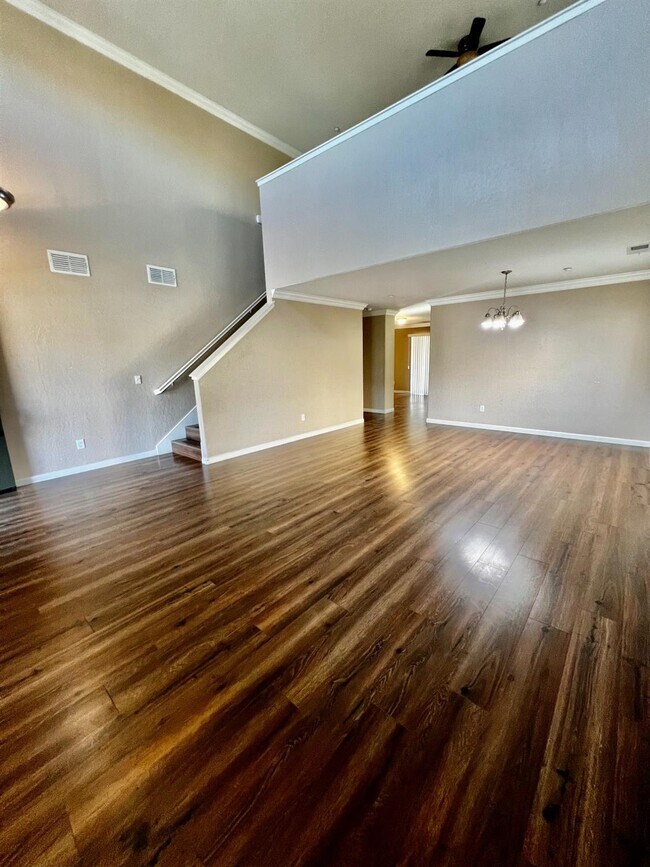 Building Photo - 5813 W Ramona Way