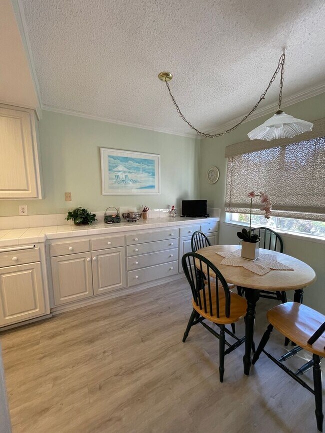 Foto del edificio - Charming 3Br/2Ba Updated Fully Furnished Vacation Rental W/ Golf Course View