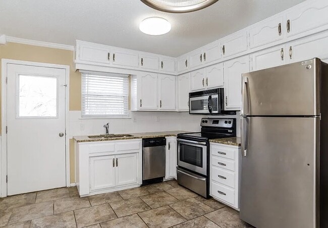 Building Photo - 3512 Draper Ave