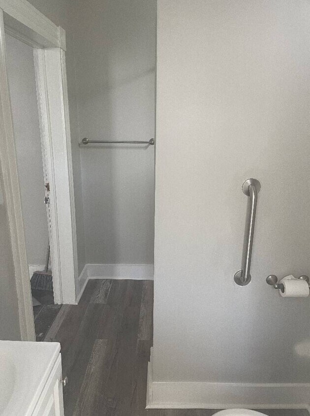 Foto del edificio - 683 Berryman Ave