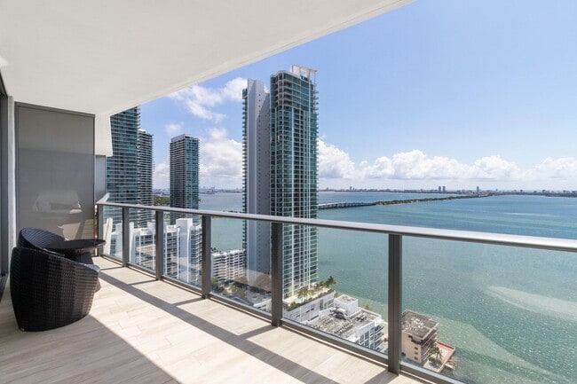 Foto del edificio - 460 NE 28th St