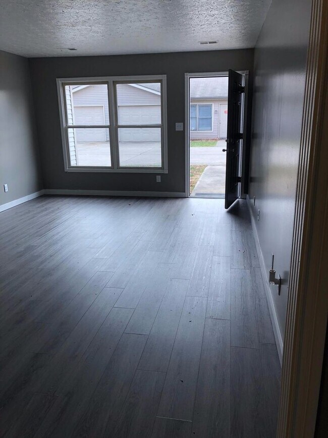 Foto del edificio - Very Nice 2 Bedroom 1 Bath Duplex