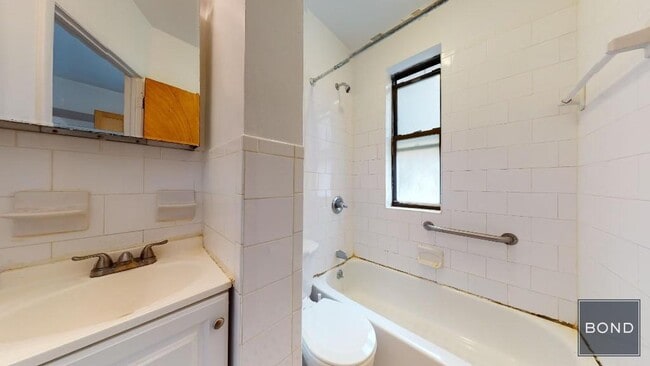 Building Photo - 411 E 70th St