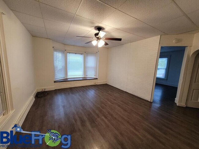 Building Photo - 226 W 7th Ave