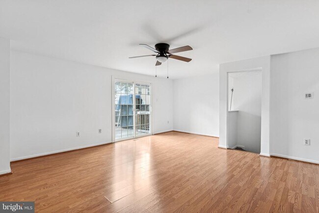 Building Photo - 15537 N Oak Ct