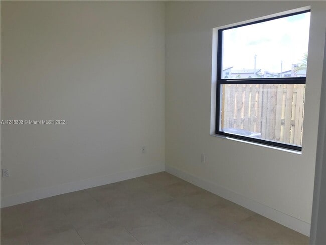 Foto del edificio - 7815 NW 104th Ave