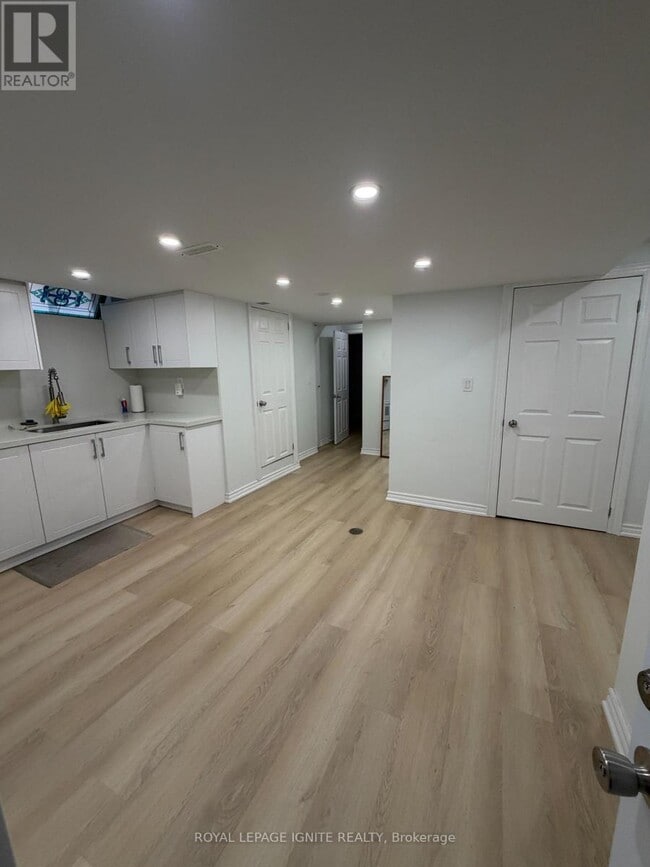 Building Photo - 21A Lambton Ave