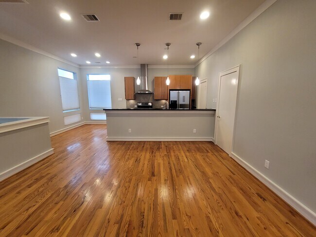 Foto del edificio - 825 W 25th St