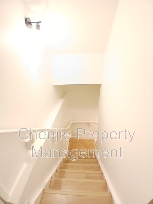 Photo du bâtiment - 20951 20 Ave NW