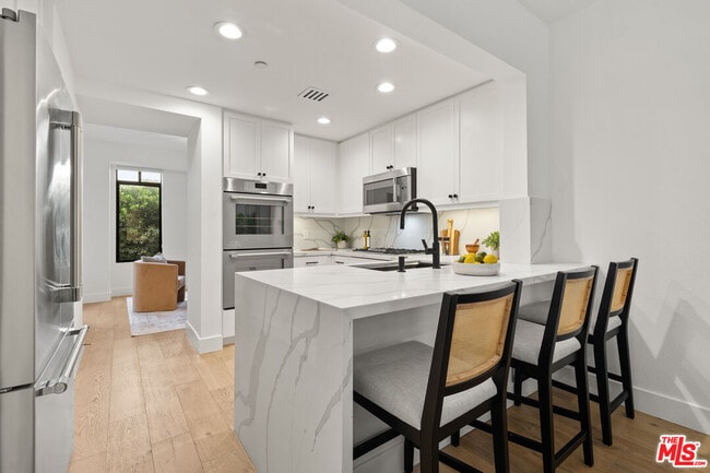 Foto del edificio - 5625 Crescent Park W