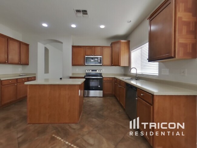 Building Photo - 8809 W Gardenia Ave