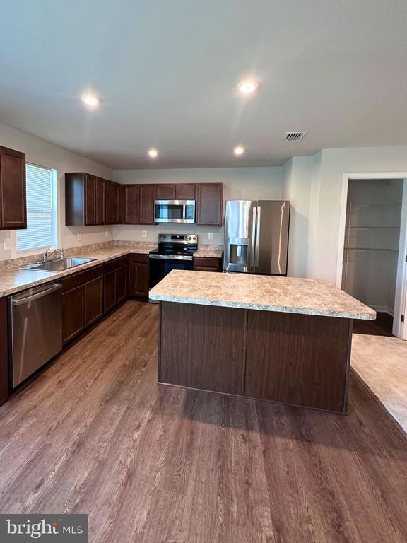 Building Photo - 2565 Laurel Pk Dr