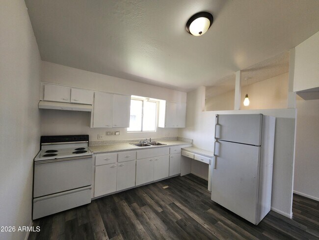 Building Photo - 2140 W Heatherbrae Dr