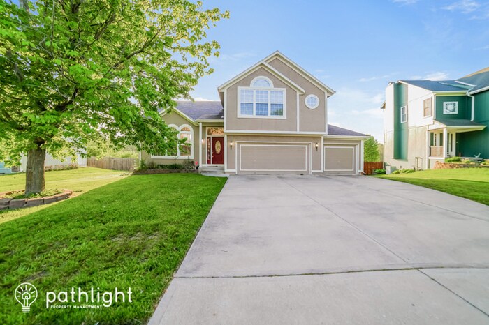 Primary Photo - 705 Old Paint Rd, Raymore, MO, 64083