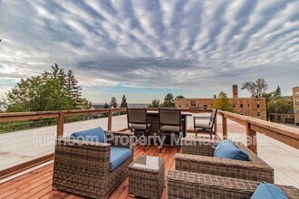 Building Photo - 1807 E 3rd St